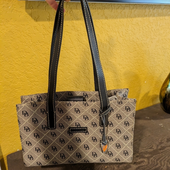 Dooney & Bourke purse - Picture 3 of 14